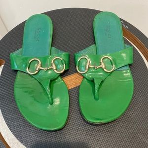 Gucci Flat Sandals in Kelly green with gold Gucci metal hardware. Size 7B